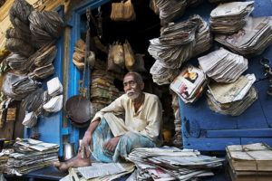 https://commons.wikimedia.org/wiki/File:India_-_Varanasi_paper_bag_maker_-_0078.jpg